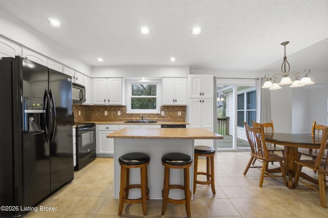 426 Buckman Station Ct, Simpsonville, KY 40067