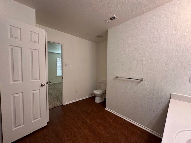 433 Emerald Creek Drive, Fort Worth, TX 76131