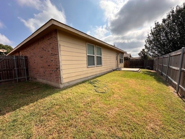 433 Emerald Creek Drive, Fort Worth, TX 76131