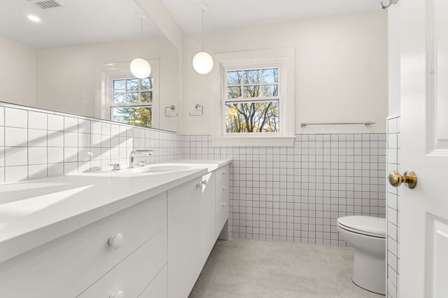 72 Berwick St, Worcester, MA 01602