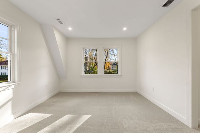 72 Berwick St, Worcester, MA 01602
