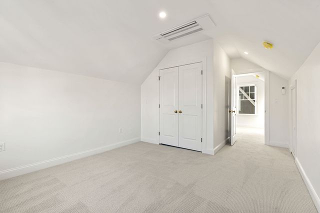 72 Berwick St, Worcester, MA 01602
