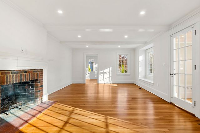 72 Berwick St, Worcester, MA 01602