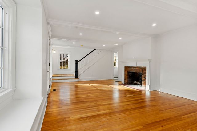 72 Berwick St, Worcester, MA 01602