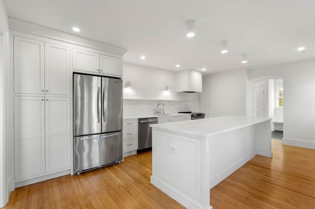 72 Berwick St, Worcester, MA 01602