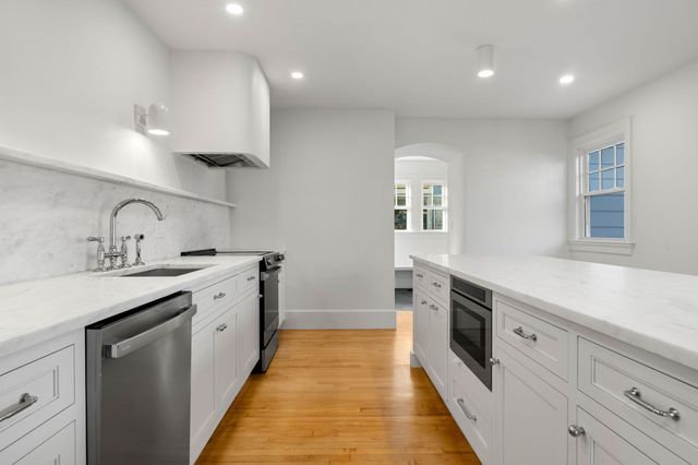 72 Berwick St, Worcester, MA 01602