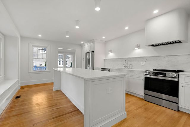 72 Berwick St, Worcester, MA 01602