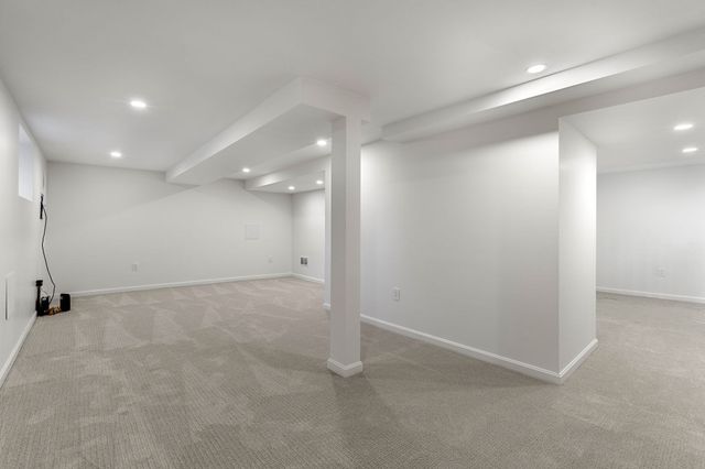 72 Berwick St, Worcester, MA 01602