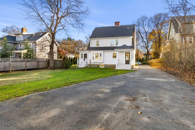 72 Berwick St, Worcester, MA 01602