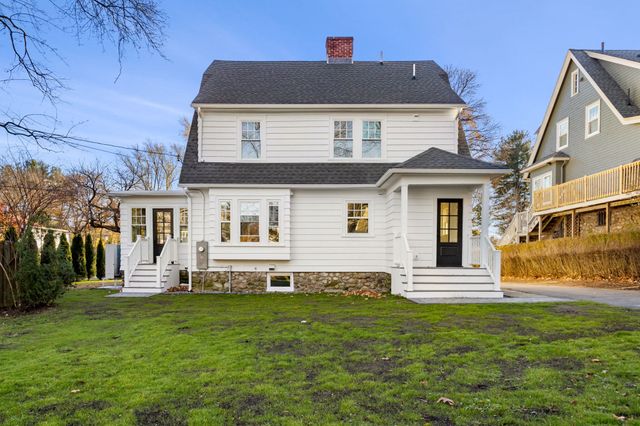 72 Berwick St, Worcester, MA 01602