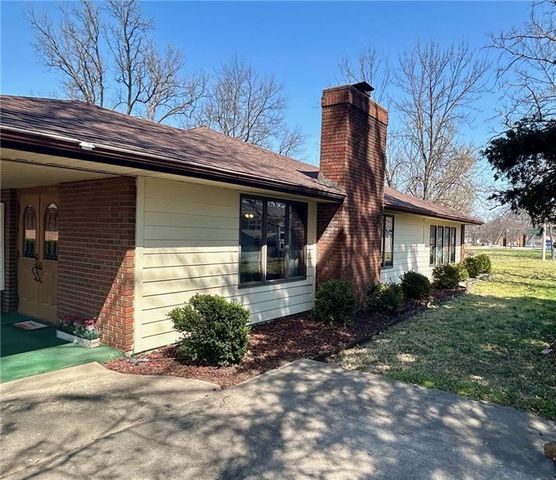 212 N Grant Street, Erie, KS 66733