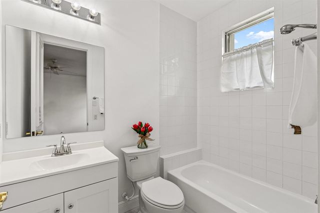 6830 Royal Orchid Circle, Delray Beach, FL 33446