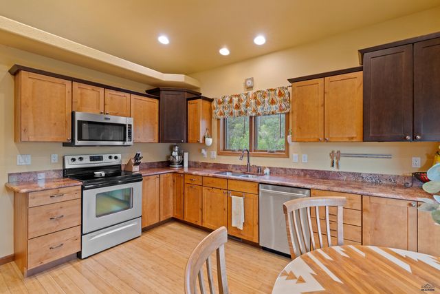 6107 BENDT DR, Rapid City, SD 57702