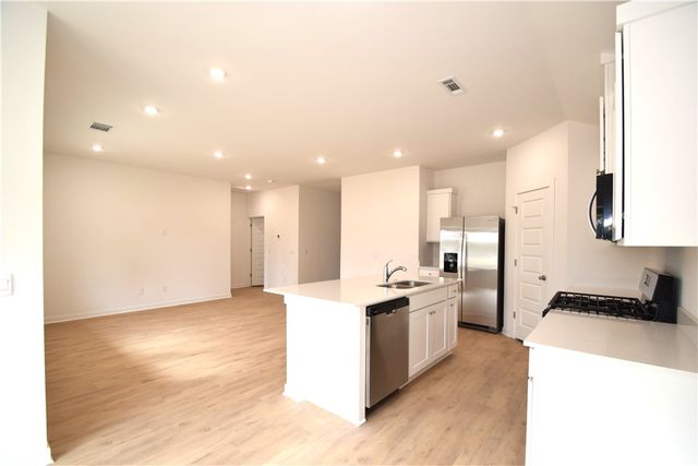 379 Florida Avenue, Farmington, AR 72730