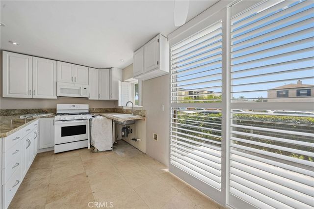 954 Law, San Diego, CA 92109