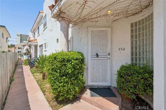 954 Law, San Diego, CA 92109