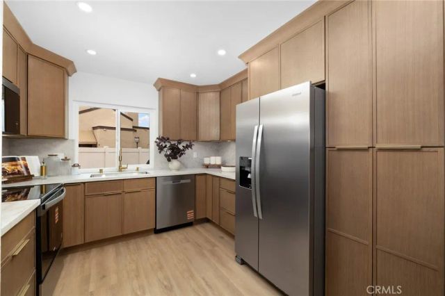 923 Hyde Court, Costa Mesa, CA 92626