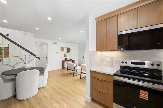 923 Hyde Court, Costa Mesa, CA 92626