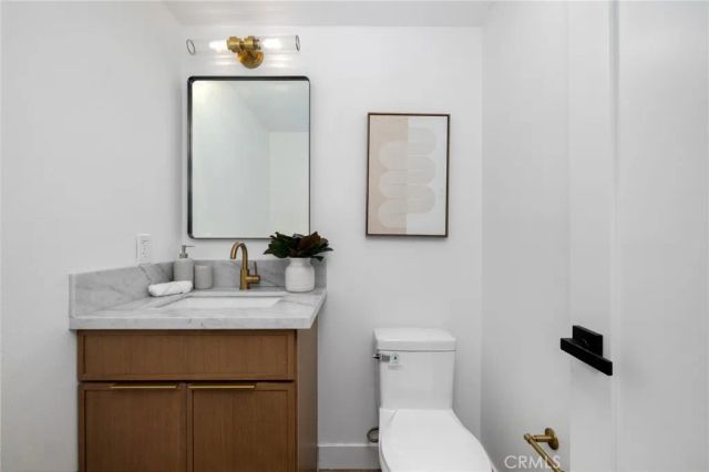 923 Hyde Court, Costa Mesa, CA 92626