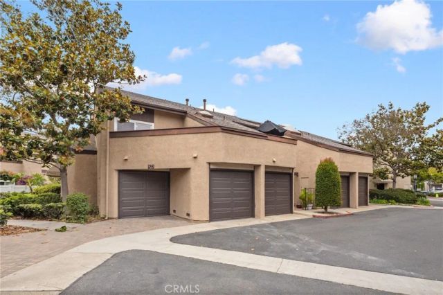 923 Hyde Court, Costa Mesa, CA 92626