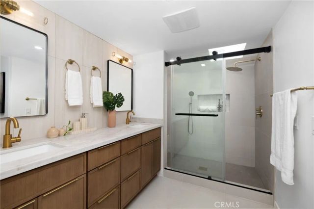 923 Hyde Court, Costa Mesa, CA 92626