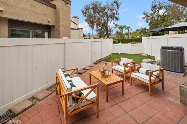 923 Hyde Court, Costa Mesa, CA 92626