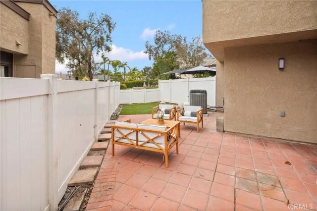 923 Hyde Court, Costa Mesa, CA 92626