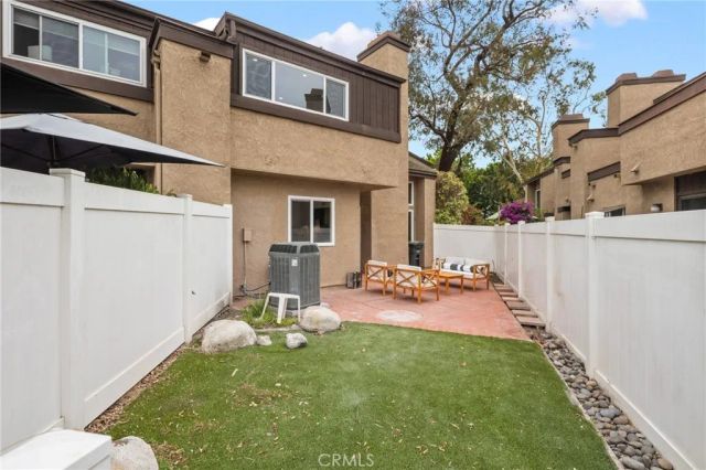 923 Hyde Court, Costa Mesa, CA 92626