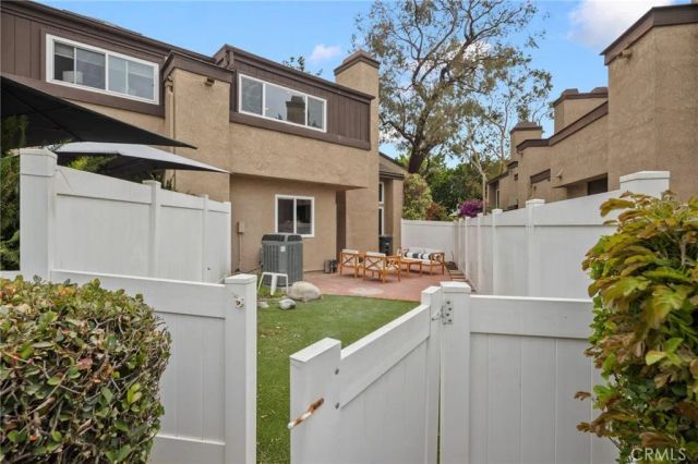 923 Hyde Court, Costa Mesa, CA 92626