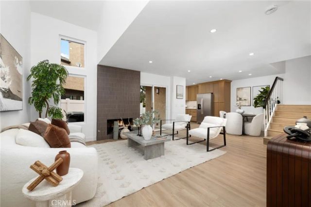 923 Hyde Court, Costa Mesa, CA 92626