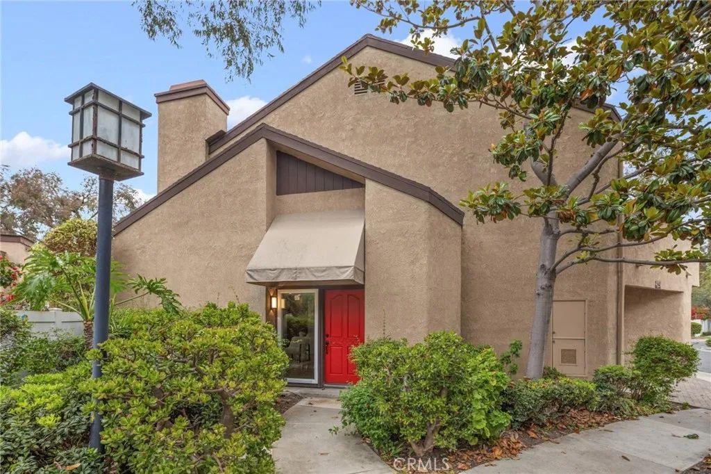 923 Hyde Court, Costa Mesa, CA 92626