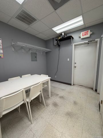 9386 Huebner Rd Ste 105, San Antonio, TX 78240