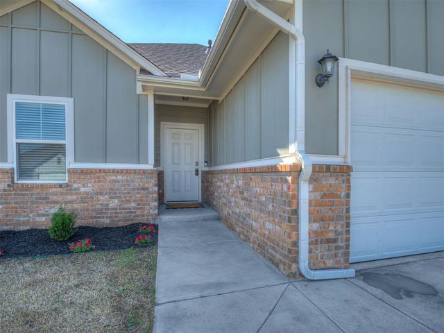 9012 NW 142nd Street, Yukon, OK 73099