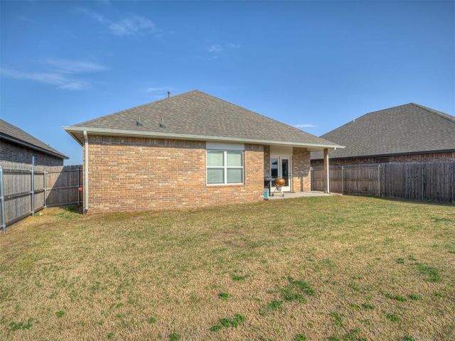 9012 NW 142nd Street, Yukon, OK 73099