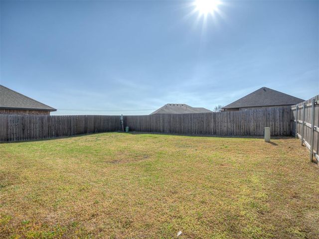 9012 NW 142nd Street, Yukon, OK 73099