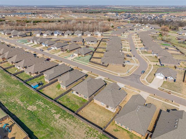 9012 NW 142nd Street, Yukon, OK 73099