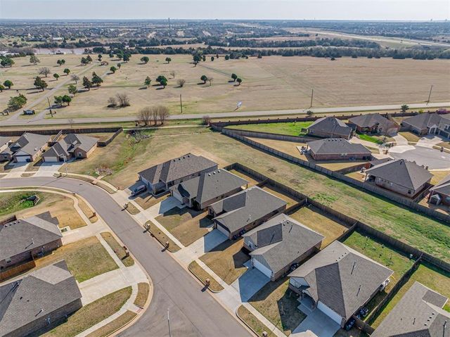 9012 NW 142nd Street, Yukon, OK 73099