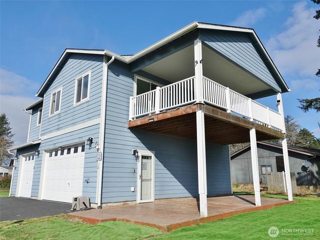 500 Chenois Avenue NE, Ocean Shores, WA 98569