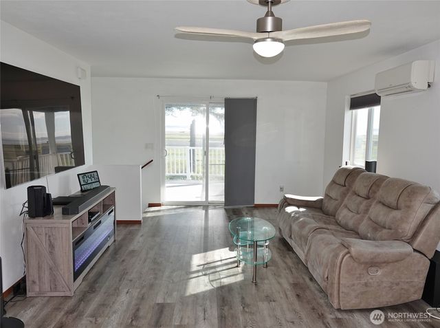 500 Chenois Avenue NE, Ocean Shores, WA 98569