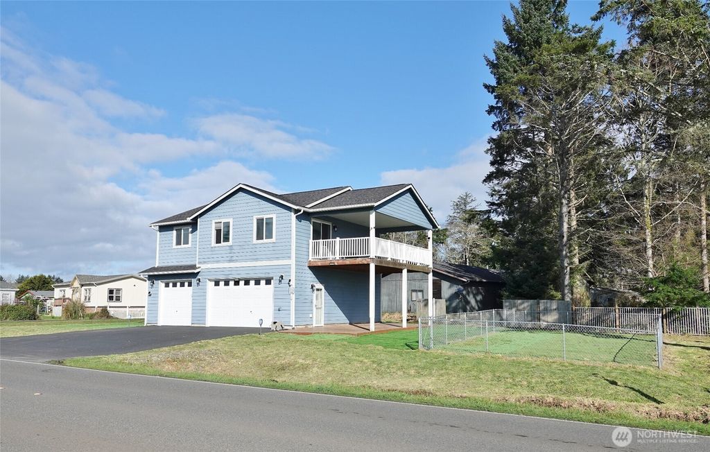 500 Chenois Avenue NE, Ocean Shores, WA 98569