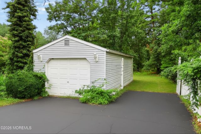 2121 Ridgeway Road, Toms River, NJ 08757