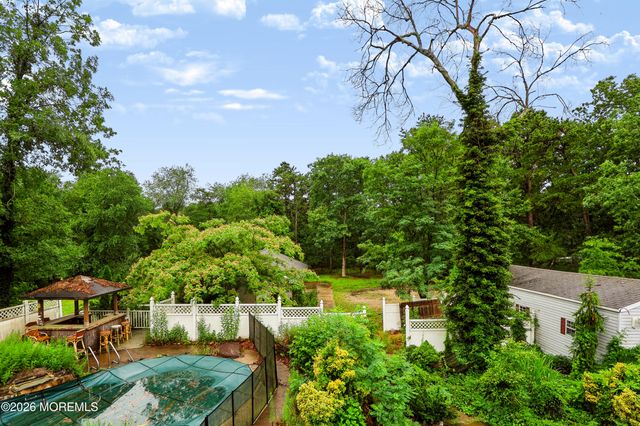 2121 Ridgeway Road, Toms River, NJ 08757