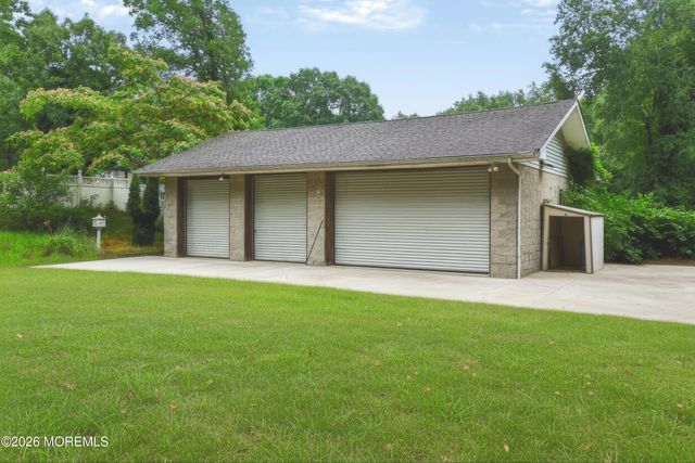 2121 Ridgeway Road, Toms River, NJ 08757