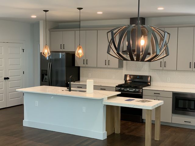 2082 Whitney Ave, Nashville, TN 37210