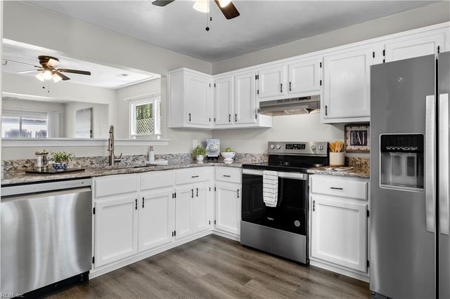 1317 Beacons Reach DR, Virginia Beach, VA 23454