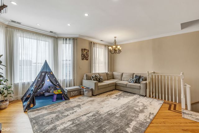 3104 W Walton Street, Chicago, IL 60622