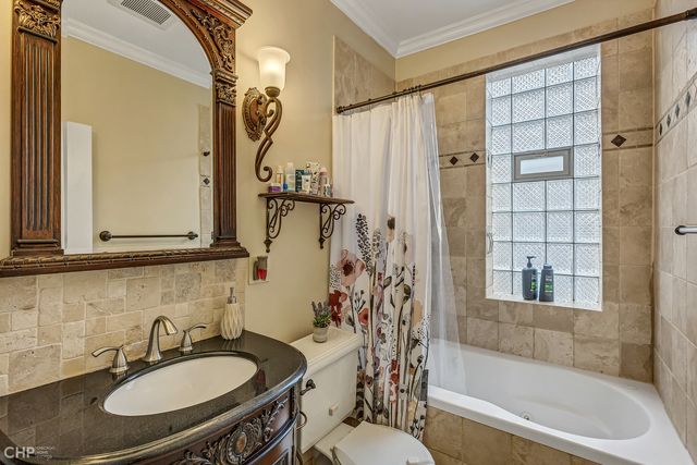 3104 W Walton Street, Chicago, IL 60622