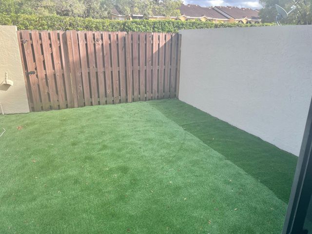 2700 S Oakland Forest Dr 308, Oakland Park, FL 33309