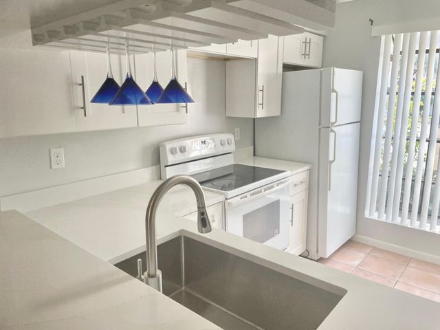 2700 S Oakland Forest Dr 308, Oakland Park, FL 33309