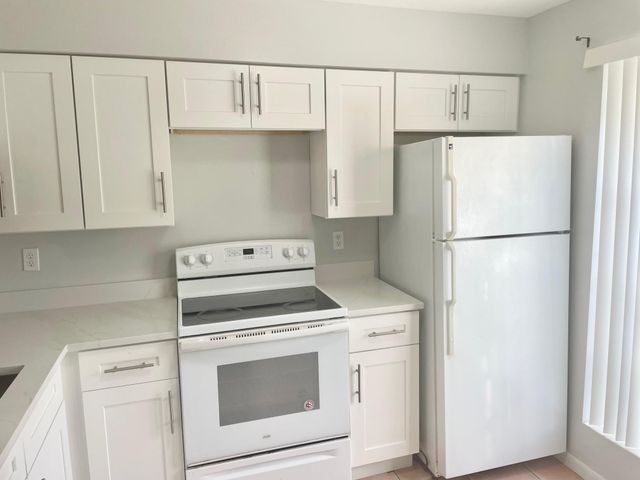 2700 S Oakland Forest Dr 308, Oakland Park, FL 33309